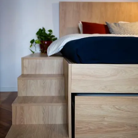 Old Town Courtyard With Private Parking