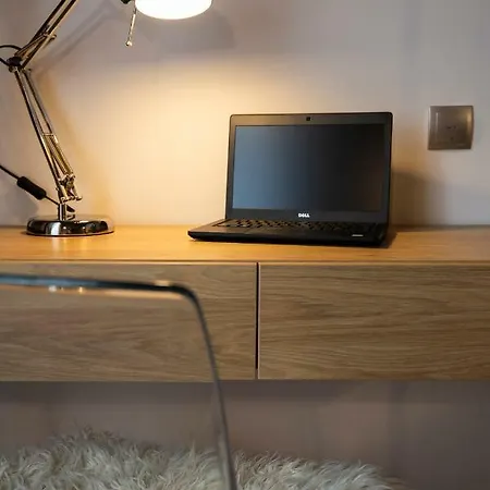 Daire Old Town Courtyard With Private Parking *