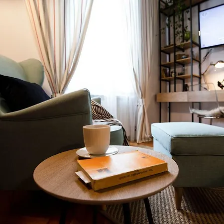 Old Town Courtyard With Private Parking Apartamento