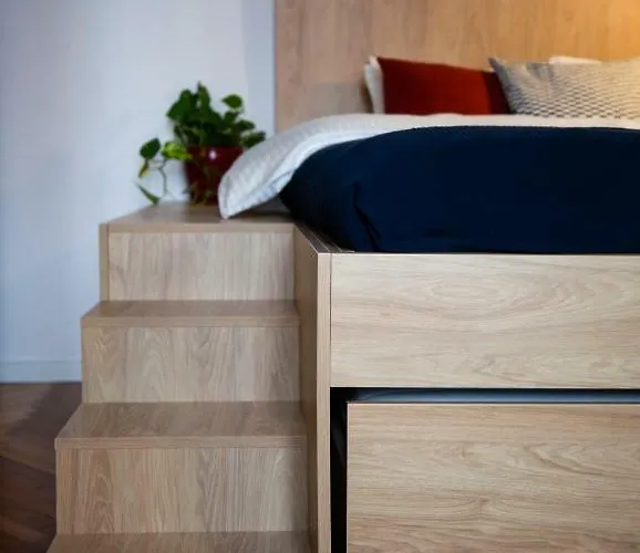 Old Town Courtyard With Private Parking