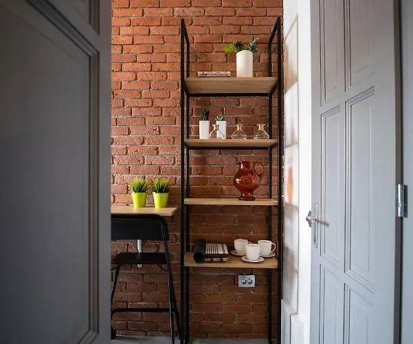 Old Town Courtyard With Private Parking *