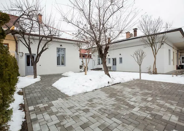 Apartment Old Town Courtyard With Private Parking