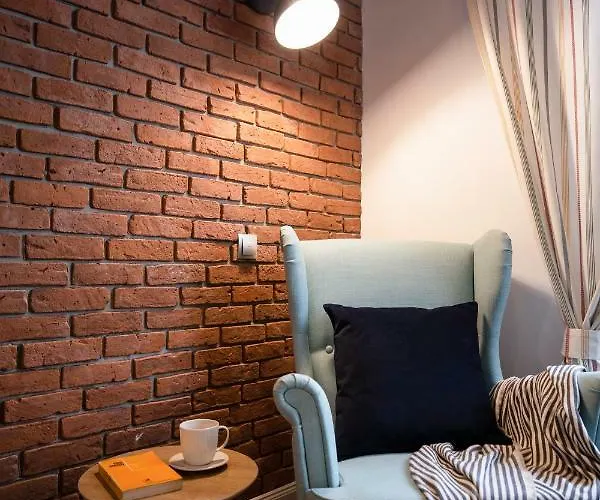 Old Town Courtyard With Private Parking Apartment